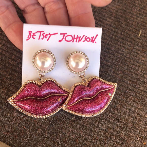 New Betsey Johnson Faux Pearl Rhinestone Lips Earrings  👄 - Picture 13 of 15
